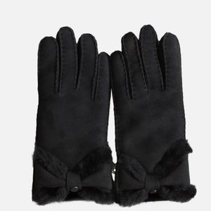 UGG Sheepskin Turned Bow Gloves